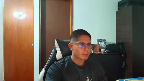 Snapshot of apoloo11 chatting on 12-01-25, 01:21 apoloo11 online show from 12-01-25, 01:21