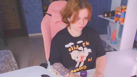 Snapshot of april_hentaigirl chatting on 10-27-25, 06:39    my special content  online show from 10-27-25, 06:39