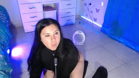 Snapshot of april_sexycurvy chatting on 06-08-26, 05:52 April online show from 06-08-26, 05:52