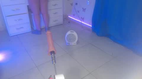 Snapshot of april_sexycurvy chatting on 06-09-26, 06:03 April online show from 06-09-26, 06:03