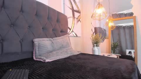 Snapshot of aprildeams chatting on 02-28-25, 03:59 Cris online show from 02-28-25, 03:59