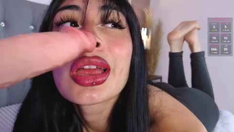 Snapshot of aprildeams chatting on 11-03-25, 12:28 Cris online show from 11-03-25, 12:28