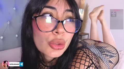 Snapshot of aprildeams chatting on 12-01-25, 01:05 Cris online show from 12-01-25, 01:05