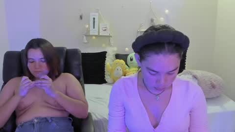Snapshot of aprildubois_ chatting on 05-27-26, 07:55 April online show from 05-27-26, 07:55