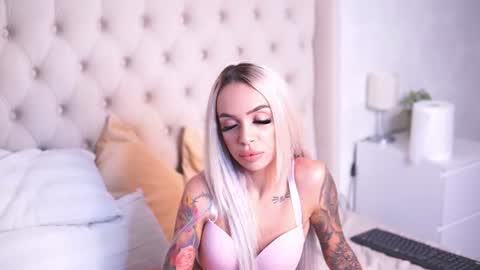 Laura online show from 07-24-26, 05:22