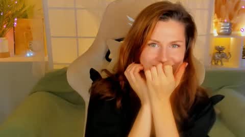 aprill_o_nill online show from 12-20-24, 05:18