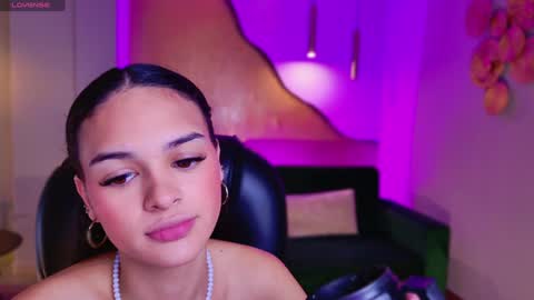 Snapshot of aprilrhodes_ chatting on 01-18-25, 04:48 April Rhodes online show from 01-18-25, 04:48