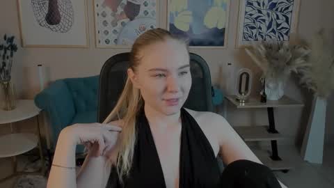 Snapshot of aprilserenity chatting on 10-15-25, 01:28 April. All year round. online show from 10-15-25, 01:28