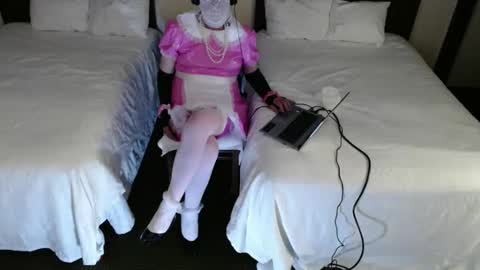 Snapshot of aprilsissy chatting on 09-10-25, 04:51 April Sissy online show from 09-10-25, 04:51