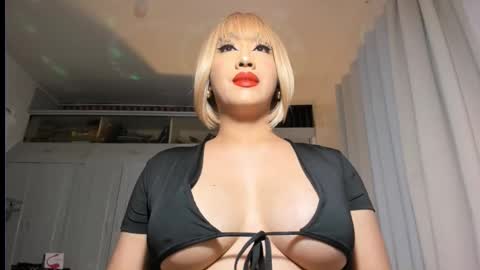 Snapshot of aqueenofcumxx chatting on 09-14-25, 08:19 Alicia online show from 09-14-25, 08:19