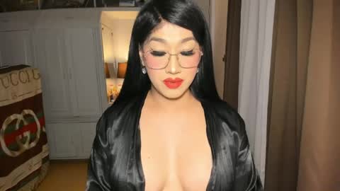 Snapshot of aqueenofcumxx chatting on 04-21-26, 02:51 Alicia online show from 04-21-26, 02:51