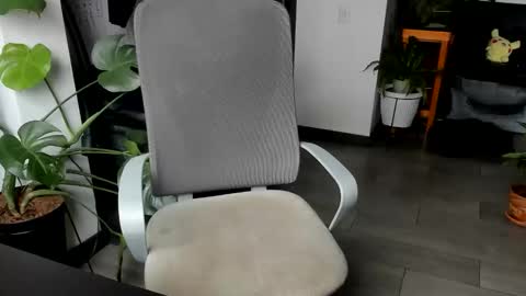 T. online show from 05-25-26, 06:47