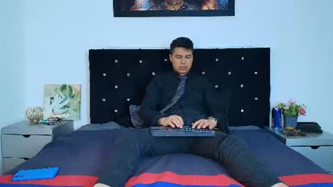 aquilestaylor online show from 06-25-26, 12:31