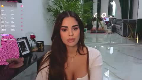 Snapshot of arabian_beautyy chatting on 10-07-25, 08:11 IsaBella online show from 10-07-25, 08:11