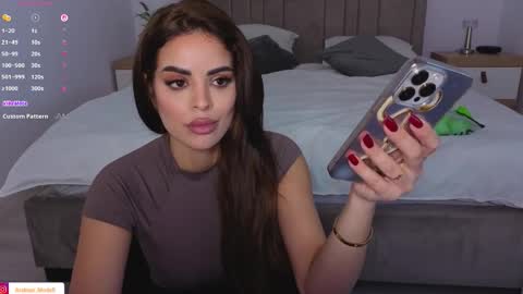 IsaBella online show from 11-08-25, 11:54