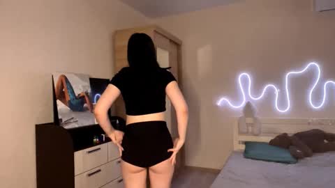 Emi online show from 03-30-26, 05:03