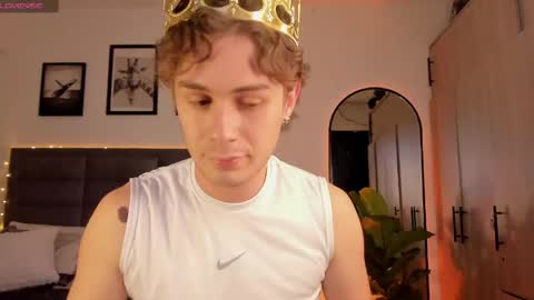 Snapshot of archiekingss chatting on 04-26-26, 01:03 Archie online show from 04-26-26, 01:03