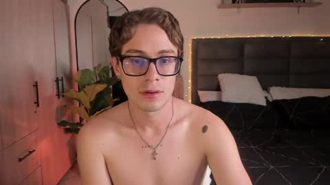 Snapshot of archiekingss chatting on 05-17-26, 12:08 Archie online show from 05-17-26, 12:08