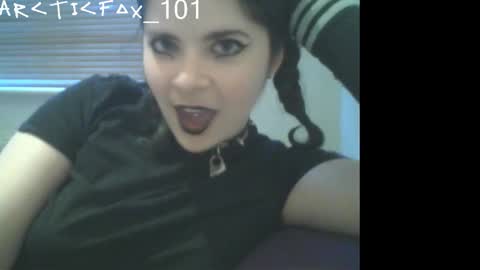 Snapshot of arcticfox_101 chatting on 03-19-26, 05:28 Daisy online show from 03-19-26, 05:28