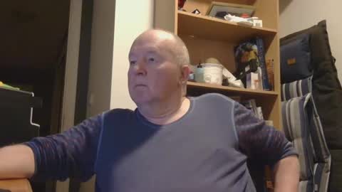 Snapshot of arcticman44 chatting on 02-05-25, 06:15 arcticman44 online show from 02-05-25, 06:15