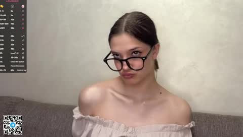 Caroline online show from 04-06-26, 07:37