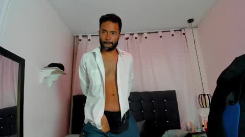 Snapshot of arez_vortex_ chatting on 05-12-26, 05:21 Alex Cortez online show from 05-12-26, 05:21