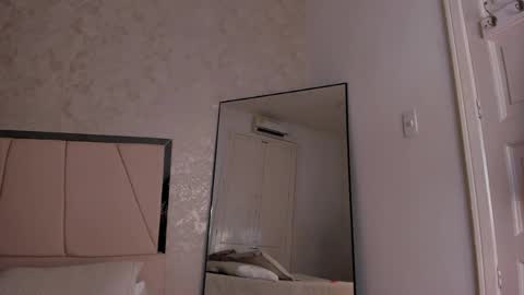 Snapshot of ari_wilde chatting on 04-30-26, 12:44 Ari Wilde online show from 04-30-26, 12:44
