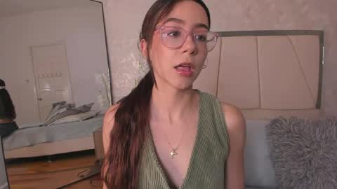 Snapshot of ari_wilde chatting on 05-28-26, 11:29 Ari Wilde online show from 05-28-26, 11:29