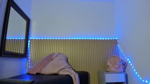 Aria Millers  online show from 12-23-25, 10:57