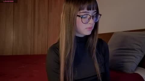Snapshot of aria_mora chatting on 06-03-26, 10:26 Roxxy online show from 06-03-26, 10:26