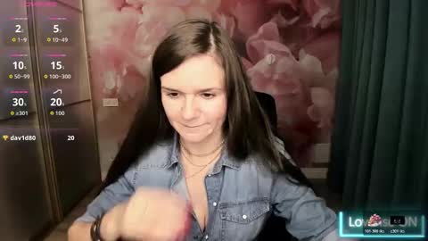 AriaGray online show from 10-30-25, 03:24