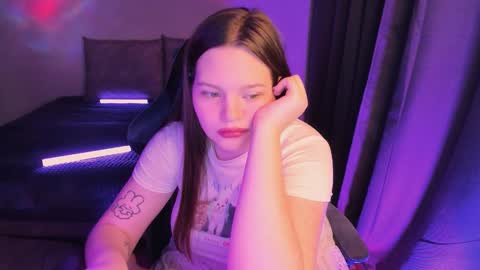 Snapshot of arialane_ chatting on 10-04-25, 06:50 Aria online show from 10-04-25, 06:50