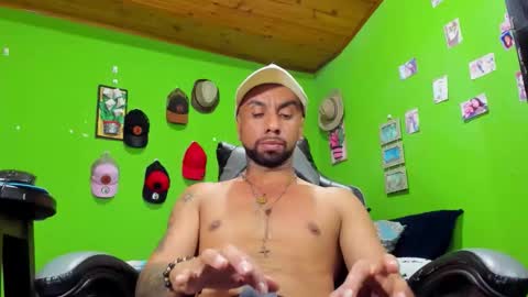 arian pervert online show from 10-26-25, 01:06