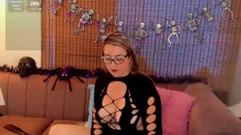 Ariana Cruz online show from 10-22-25, 03:34