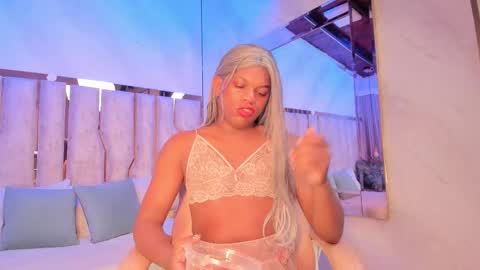 ariana_grande233 online show from 03-20-26, 11:37