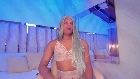 ariana_grande233 online show from 04-22-26, 11:34