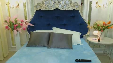 Snapshot of ariana_petite chatting on 05-19-26, 01:56 Ariana online show from 05-19-26, 01:56