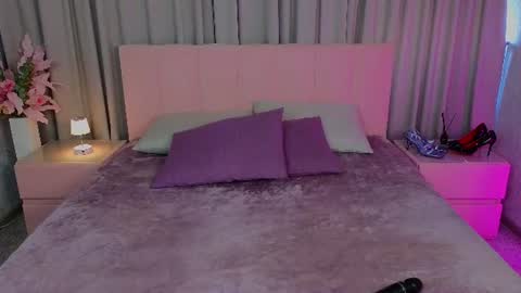 Snapshot of ariana_petite chatting on 07-09-26, 12:26 Ariana online show from 07-09-26, 12:26