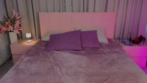 Snapshot of ariana_petite chatting on 07-14-26, 12:13 Ariana online show from 07-14-26, 12:13