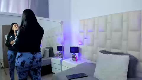  ariana  online show from 09-23-25, 05:27