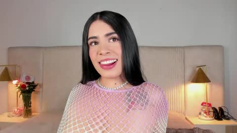 Snapshot of ariana_zc_ chatting on 05-12-26, 08:06 Susan online show from 05-12-26, 08:06