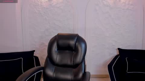 Snapshot of ariananova chatting on 05-27-26, 02:52 Your Girl online show from 05-27-26, 02:52