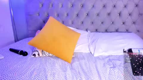 Snapshot of arianna_daviss chatting on 02-11-25, 11:01 online show from 02-11-25, 11:01