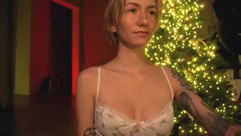 Snapshot of arianna_richi chatting on 12-17-24, 05:40 Olivka online show from 12-17-24, 05:40