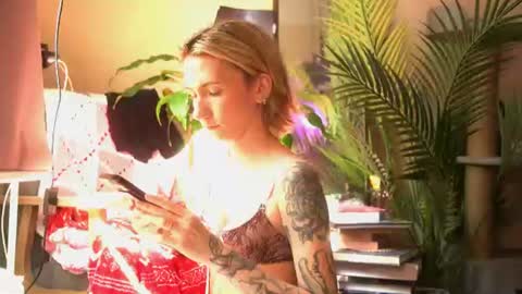Snapshot of arianna_richi chatting on 07-16-26, 12:11 Olivka online show from 07-16-26, 12:11