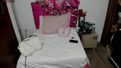 Snapshot of ariannafox_ chatting on 11-07-25, 11:54 A R I A N N A online show from 11-07-25, 11:54