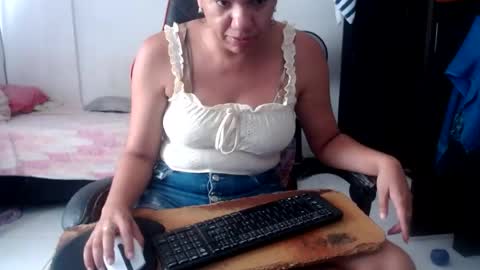 ariannaloovel online show from 07-30-26, 05:01