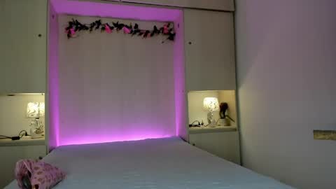ariannavega_ online show from 04-28-26, 11:48