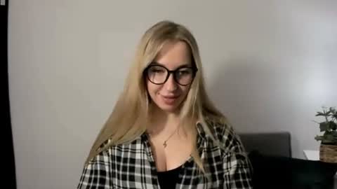 Snapshot of ariaswan chatting on 03-15-26, 07:25 Aria online show from 03-15-26, 07:25