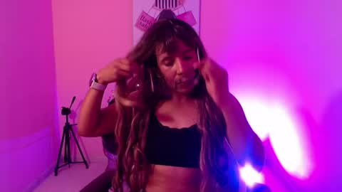 Snapshot of ariavelvett_ chatting on 07-17-26, 07:19 PVT 6TK 2PM A 9PM COLOMBIA online show from 07-17-26, 07:19